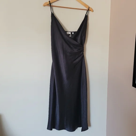 NWT Aritzia Wilfred Scenery Faux Wrap Black Satin Midi Slip Dress Size Medium - Picture 3 of 10